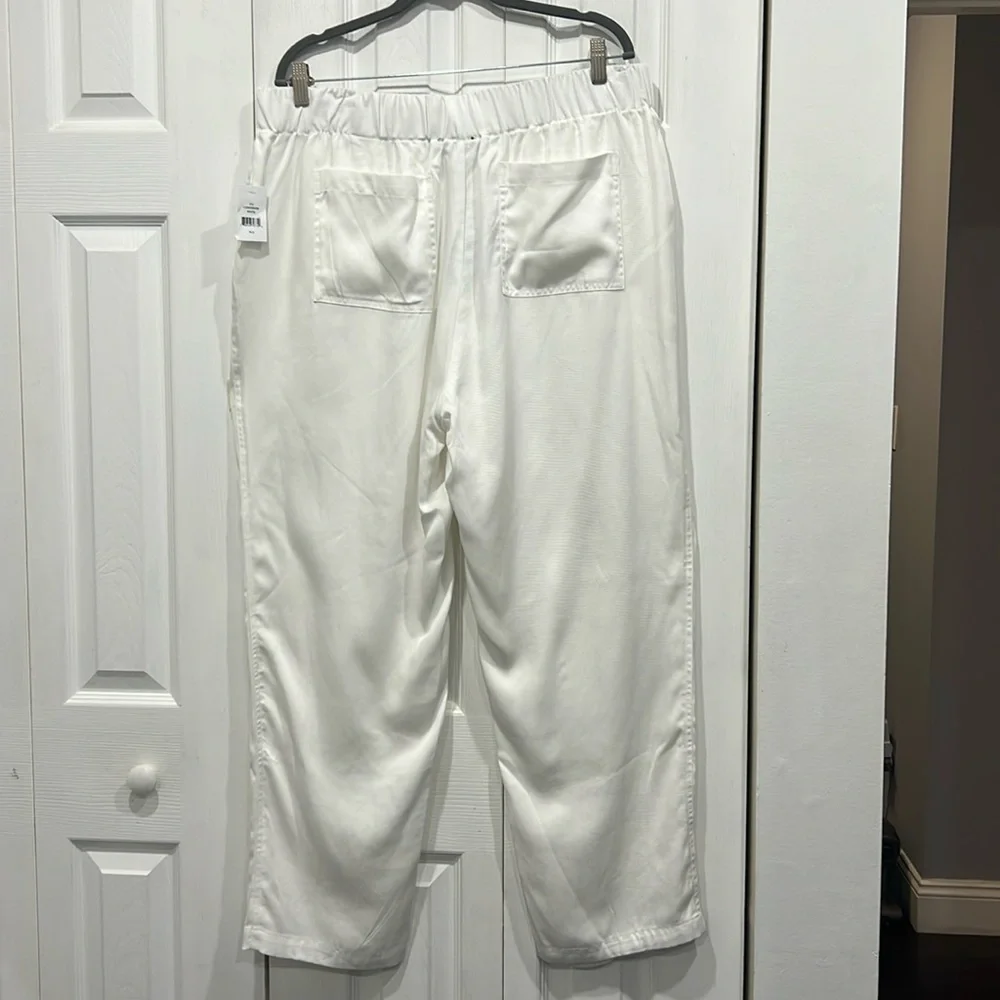 NWT Saks fifth avenue elasticized waist band white pull on pants size XL